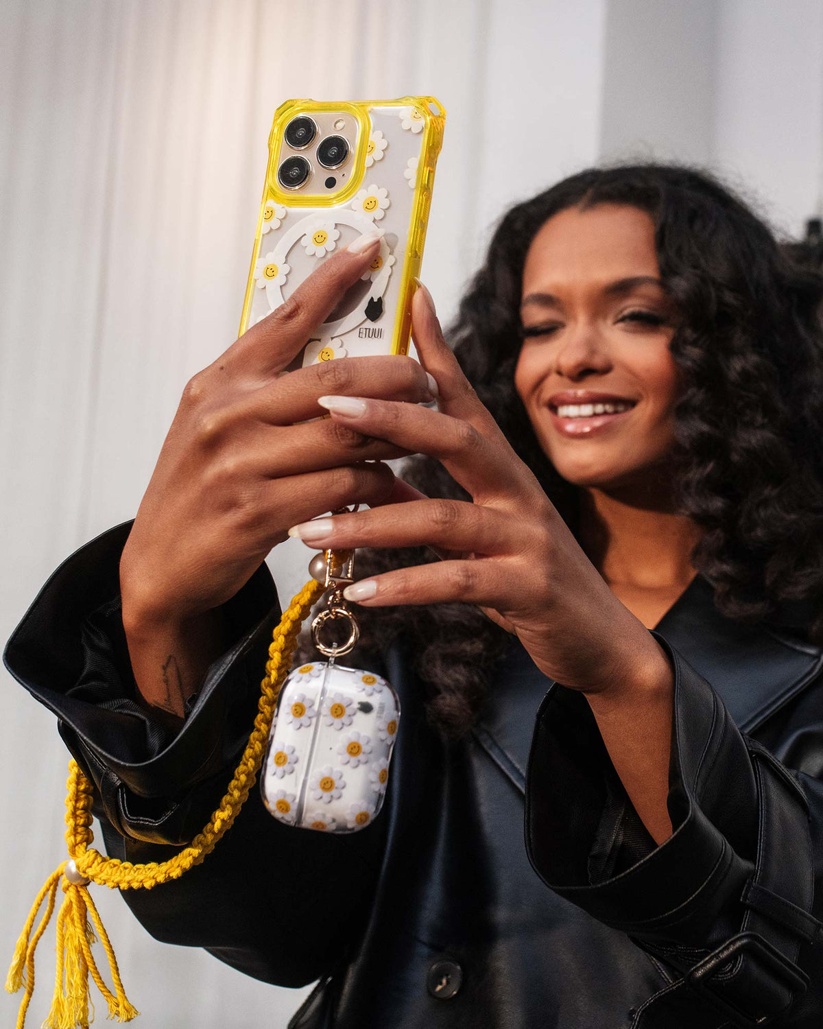 Daisy Hardcover AirPod Case