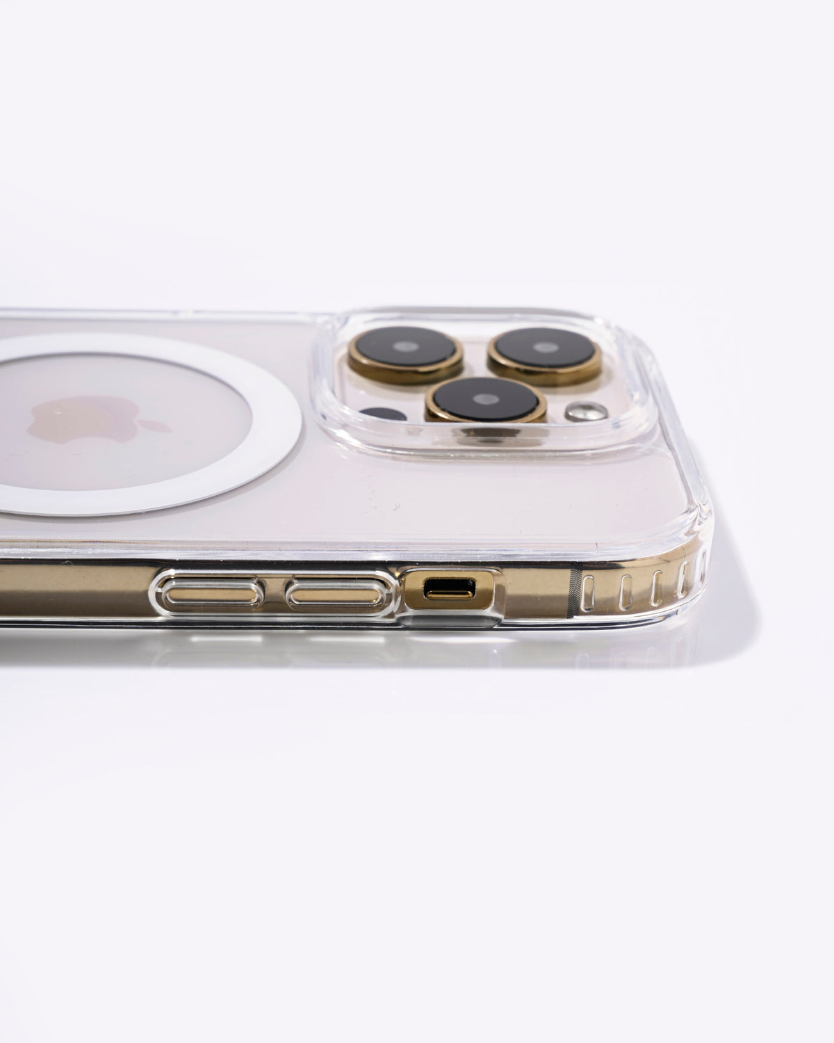 Clear case without eyelets MagSafe