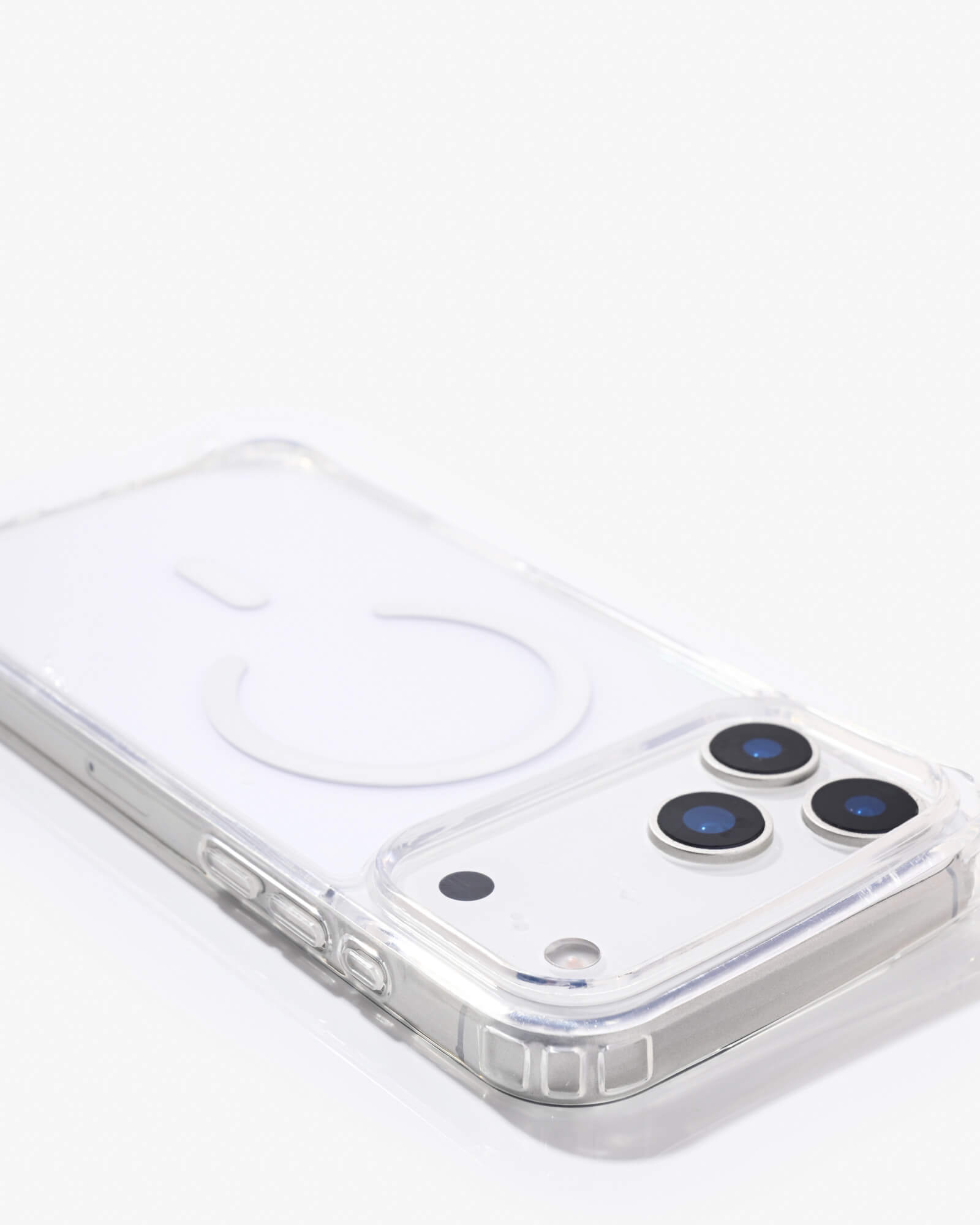 Clear Case mit Ösen MagSafe Weiß