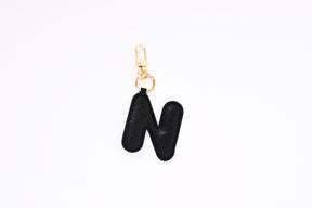 Puffer Letter Charms Schwarz
